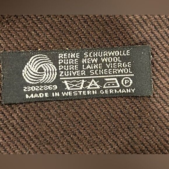 Plaid new wool horse fringe scarf made in Germany - Picture 5 of 5